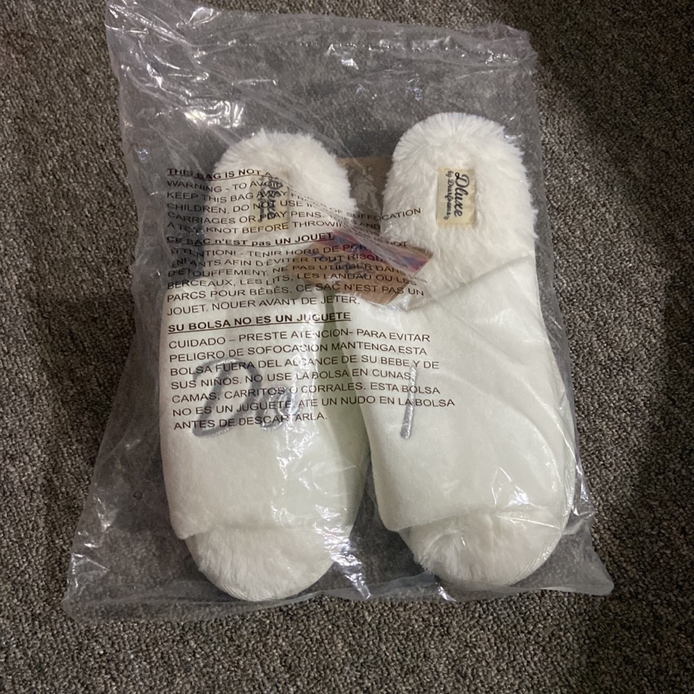 Slippers - Picture 3 of 4